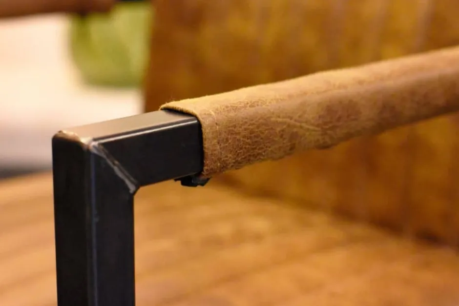 Eetkamerstoelen*HUUS Eetkamerstoel België met arml. – €179,- p.s (per 2 stuks)